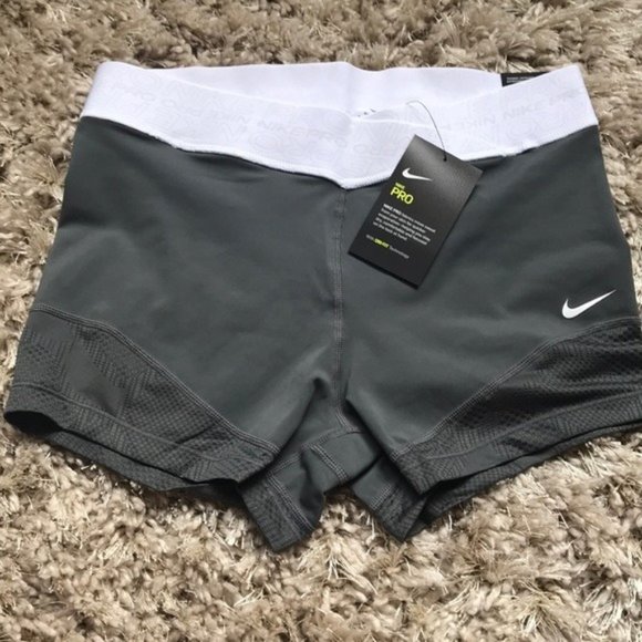 Nike Women’s Pro Shorts - New - Picture 1 of 7